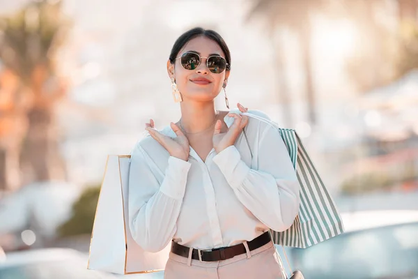 Shopping Wohlstand Und Frau Lächeln Für Mode Rabatt Promotion Und — Stockfoto