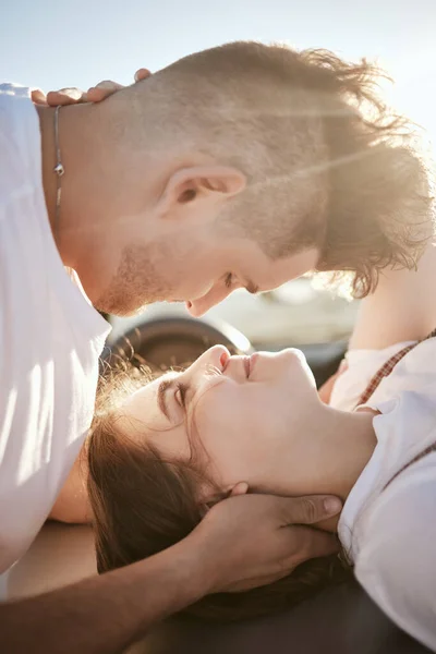 Casal Close Enfrentar Com Amor Felicidade Sorrir Juntos Viagem Homem — Fotografia de Stock