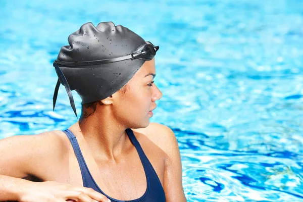Looking Better Her Time Young Female Swimmer Pool Starting Her — Stock Photo, Image