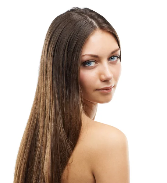 漂亮的长发 一个年轻貌美的女人 皮肤完美无缺 头发柔滑 与白色隔离 — 图库照片