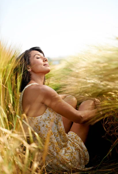 Shes Wie Ein Frischer Wind Eine Schöne Frau Die Zeit — Stockfoto