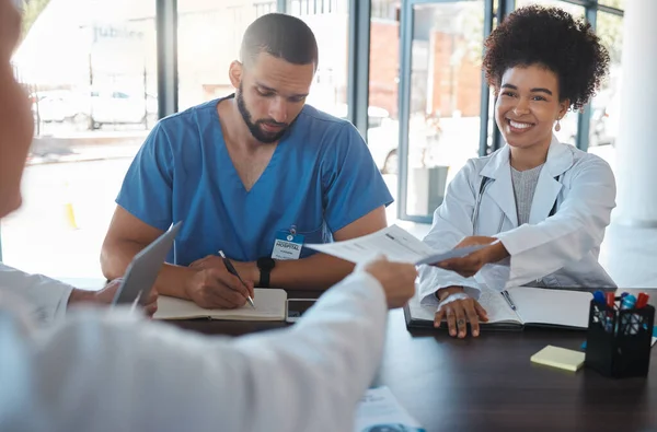 Riunione Dei Medici Documento Pianificazione Ospedaliera Strategia Comunicazione Delle Strutture — Foto Stock