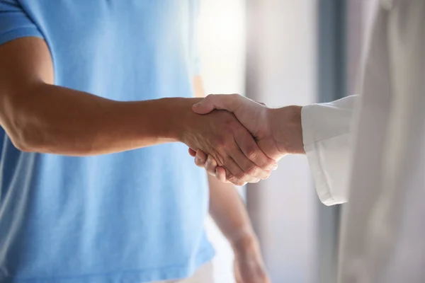 Strângere Mână Încredere Respect Pacient Lucrător Medical Sau Medic Care — Fotografie, imagine de stoc