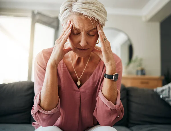 Donna Anziana Con Mal Testa Stress Depressione Mentre Sente Stanco — Foto Stock