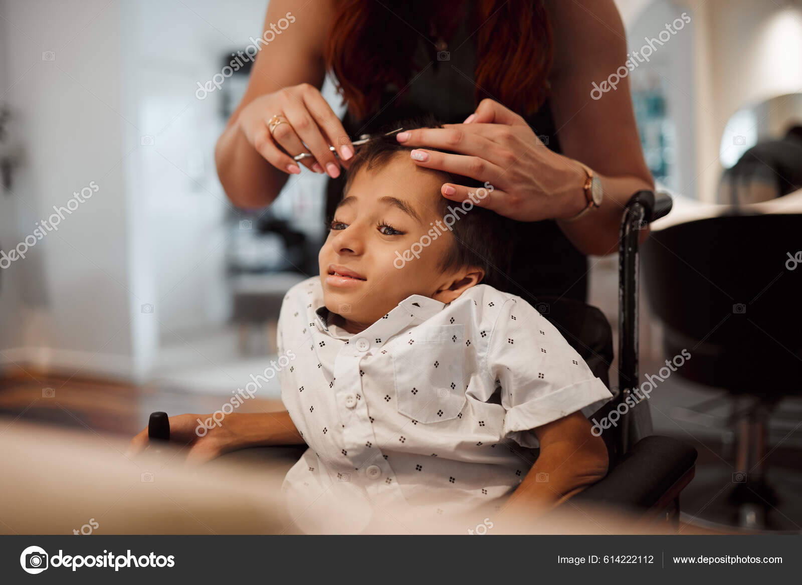 Cabelo infantil corte cadeira barbeiro cabeleireiro cabeleireiro