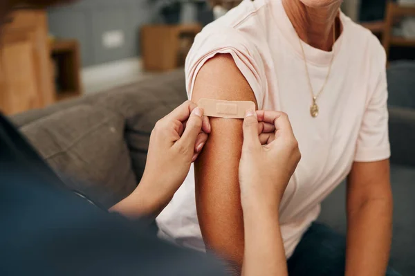 Covid Vaccine Plaster Doctor Patient Consulting Home Visit Appointment Checkup — Stock Photo, Image