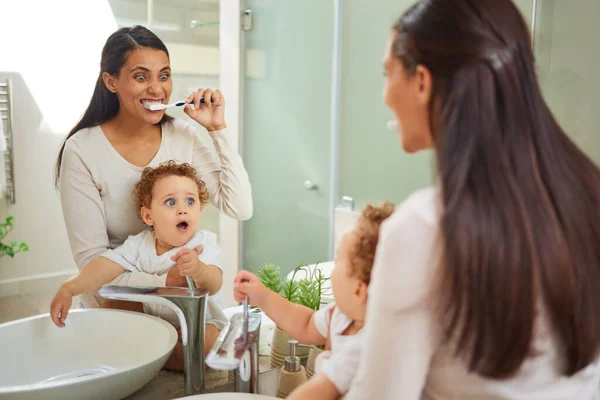 Dental Teeth Health Mother Baby Brushing Teeth Bathroom Home Together — Stock Photo, Image