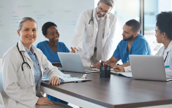 Cuidados Saúde Medicina Trabalho Equipe Com Uma Mulher Líder Médico — Fotografia de Stock