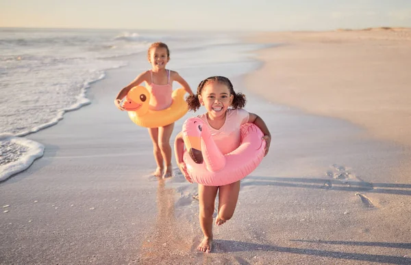Girls Running Kids Beach Holiday Vacation Summer Trip Mexico Travel — Stock Photo, Image