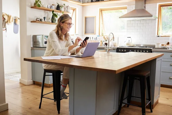 Woman Phone Kitchen Smile Social Media Email Text While Work — Stock Photo, Image