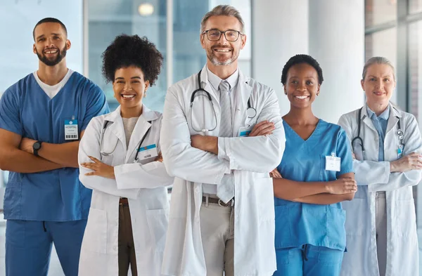Doutor Equipe Hospital Trabalho Sorriem Juntos Para Retrato Instalações Médicas — Fotografia de Stock