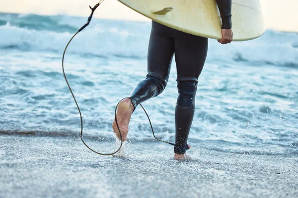 Ноги Серфінг Пляжі Морські Хвилі Фітнесу Пригод Здорового Способу Життя — стокове фото