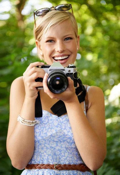 Kein Lächeln Ist Schöner Als Das Ihre Eine Attraktive Junge — Stockfoto