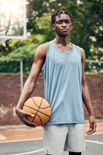 Basketbolcu Zenci Portresi Açık Hava Spor Sahası Eğitimi New York — Stok fotoğraf