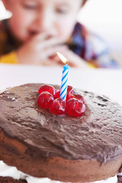 Bugün Bir Yaşına Bastı Doğum Günü Pastası Arkasında Doğum Günü — Stok fotoğraf