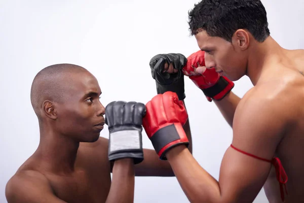 Jongens Strijd Twee Jonge Vechters Oefenen Samen Een Sportschool — Stockfoto