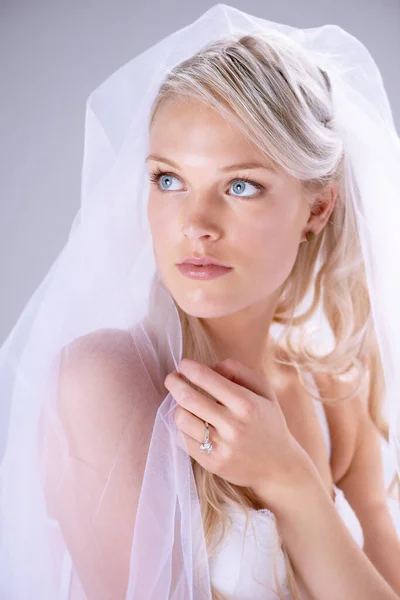 Készülök Nagy Napra Közelkép Egy Lenyűgöző Fiatal Menyasszonyról Aki Balra — Stock Fotó