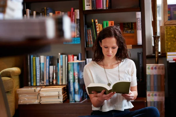 Whiling Away Day Some Reading Young Woman Sitting Floor Bookstore — Stock Photo, Image