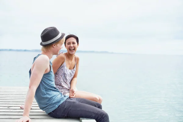 Enjoying Carefree Youth Young Couple Talking Laughing Together While Sitting — Stock Photo, Image