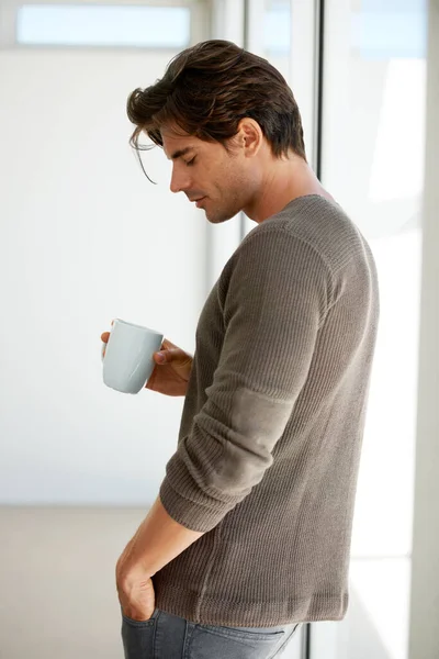 Vielleicht Braucht Noch Eine Tasse Kaffee Ein Schöner Junger Mann — Stockfoto