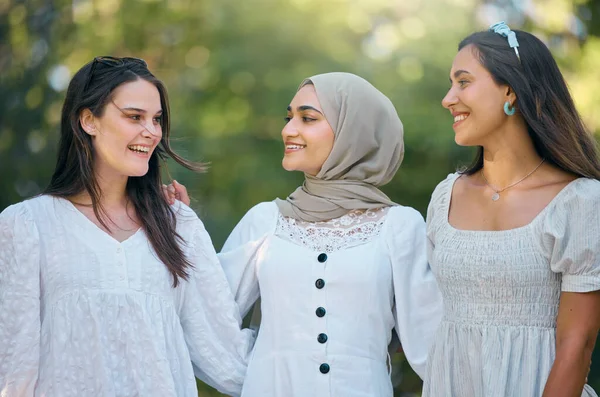 Diversiteit Vrienden Gelukkig Met Vrouwen Glimlachen Steun Vertrouwen Gemeenschap Samen — Stockfoto
