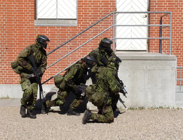 Undertrycka Fienden Soldater Samtalar Med Varandra Intensiv Träningsövning — Stockfoto