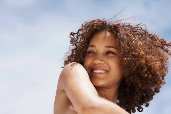 Topless Activo Mujer Topless Sonriendo Con Las Manos Dobladas Aire — Foto de Stock