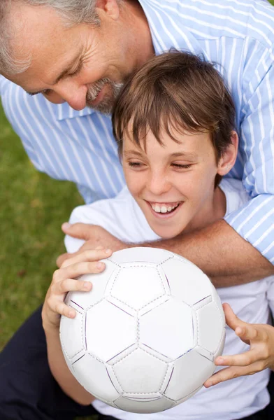 Una Sana Divertida Competencia Entre Padre Hijo Padre Abrazando Hijo — Foto de Stock