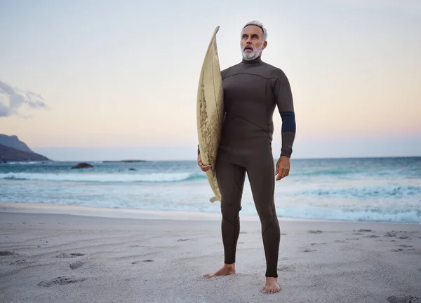Szörfözés Strand Idős Ember Nyaralni Szörf Képzés Természet Óceánnal Ausztráliában — Stock Fotó