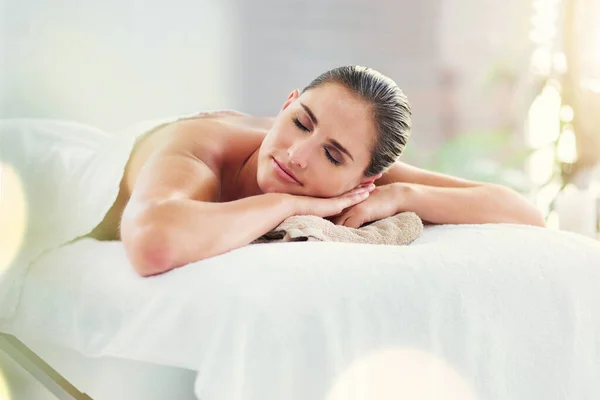 Its Called Being Good Yourself Beautiful Young Woman Lying Massage — Stock Photo, Image