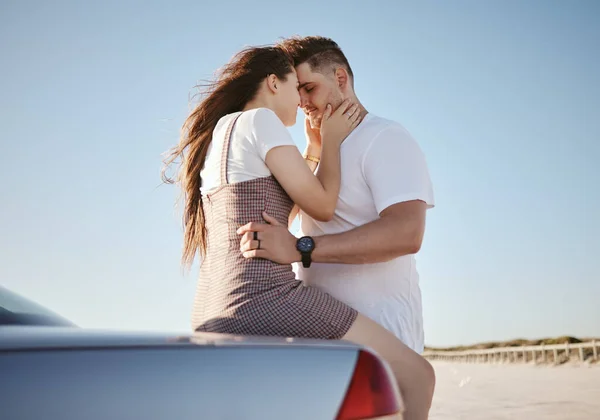 Autó Szerelem Egy Pár Egy Nyaralás Nyaralás Nyaralás Kötődés Romantika — Stock Fotó