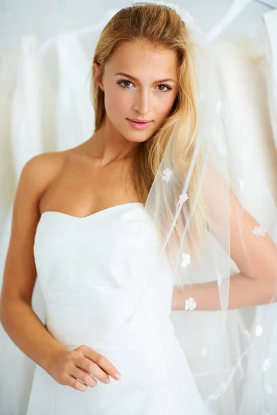 Krásná Nevěsta Portrét Mladé Nevěsty Jejích Svatebních Šatech — Stock fotografie
