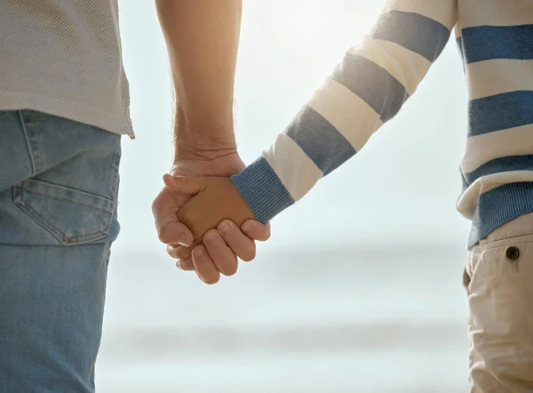 Primer Plano Padre Caucásico Niño Pequeño Espalda Tomados Mano Mientras —  Fotos de Stock