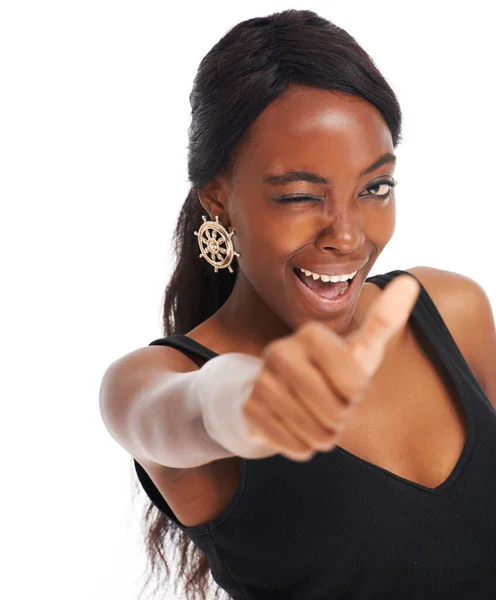 Megérdemel Egy Nagy Hüvelykujjat Csinos Fiatal Afrikai Feladja Hüvelykujját Fehér — Stock Fotó