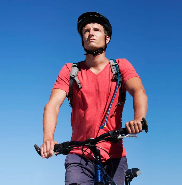 Geen Sporen Houden Hem Tegen Een Knappe Jonge Fietser Zijn — Stockfoto