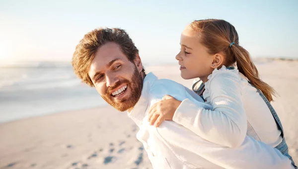 Unge Far Leker Med Sin Dotter Vit Far Som Bär — Stockfoto