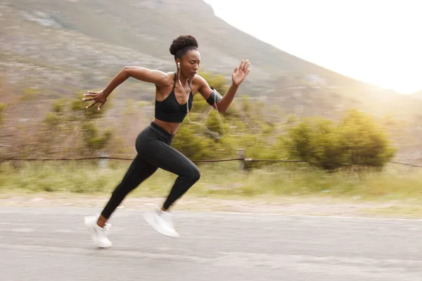 Розмиття Повного Тіла Підходить Активної Афроамериканської Жінки Бігає Швидко Під — стокове фото