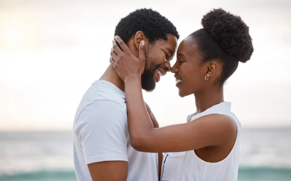 Amoroso Casal Afro Americano Passar Dia Mar Juntos Conteúdo Namorado — Fotografia de Stock