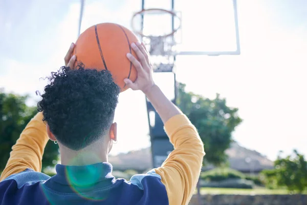Man Basketbal Basketbal Hoepels Voor Training Training Training Het Basketbalveld — Stockfoto