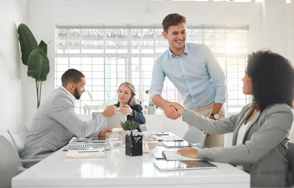 Grupo Diverso Empresários Que Têm Uma Reunião Conjunto Uma Mesa — Fotografia de Stock