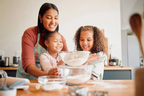 Alleen Vrouwen Gelukkige Gemengde Ras Familie Van Drie Koken Een — Stockfoto