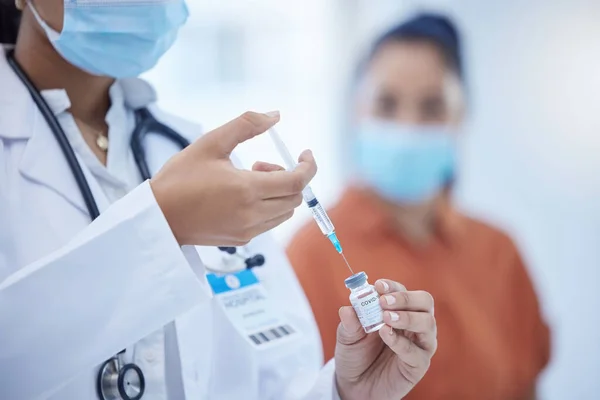 Vaccino Assistente Medico Ospedaliero Con Paziente Pronto Iniezione Medicinali Clinica — Foto Stock