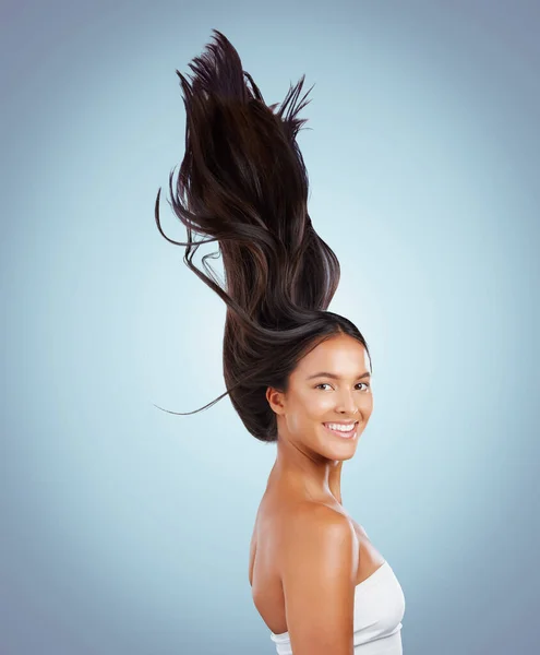 Porträt Einer Hispanischen Brünetten Frau Mit Langen Üppig Schönen Haaren — Stockfoto