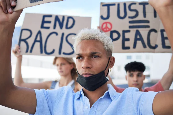 Mann Menschenmenge Und Protest Für Frieden Rassismus Und Gerechtigkeit Auf — Stockfoto