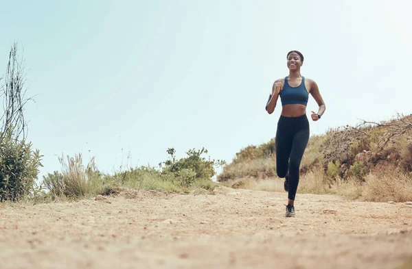 Fitness Hardlopen Zwarte Vrouw Natuurpad Voor Marathon Cardiotraining Hollywood Usa — Stockfoto