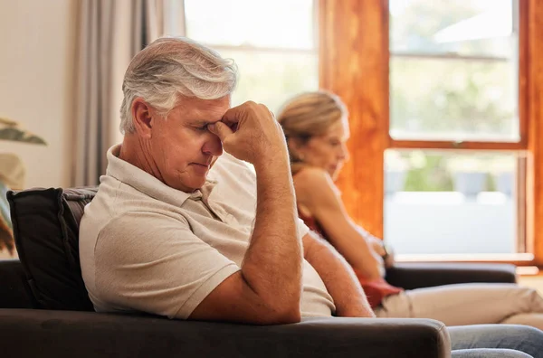 Estrés Divorcio Pareja Ancianos Sala Estar Después Una Pelea Discusión — Foto de Stock