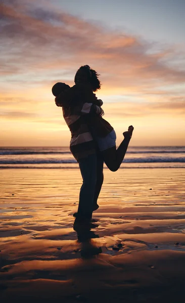 Casal Silhueta Amor Praia Por Sol Abraço Lua Mel Férias — Fotografia de Stock