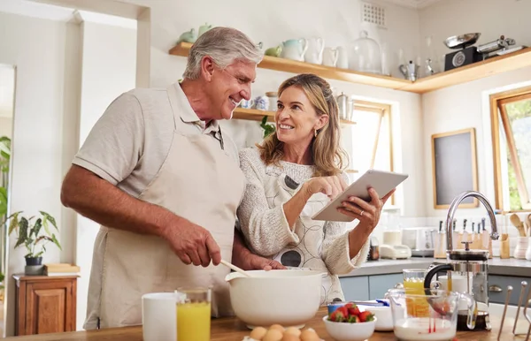Koken Tablet Senior Koppel Met Video Voor Ontbijt Eten Het — Stockfoto