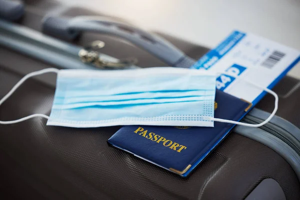 Covid Maske Reisesicherheit Und Flughafendokumente Für Einwanderung Flugticket Urlaub Oder — Stockfoto