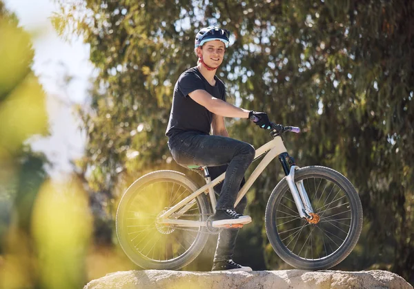 Portrait Handsome Man Wearing Helmet Taking Break Cycling His Bicycle — 스톡 사진